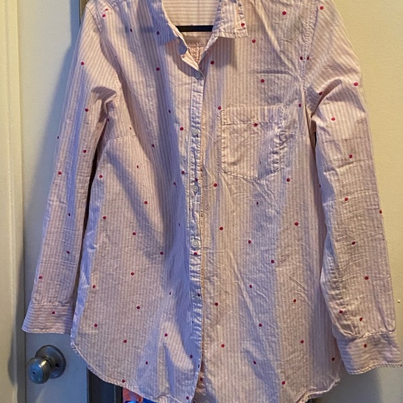 Cute pink and white button down🔥🔥💖 - Picture 2 of 6
